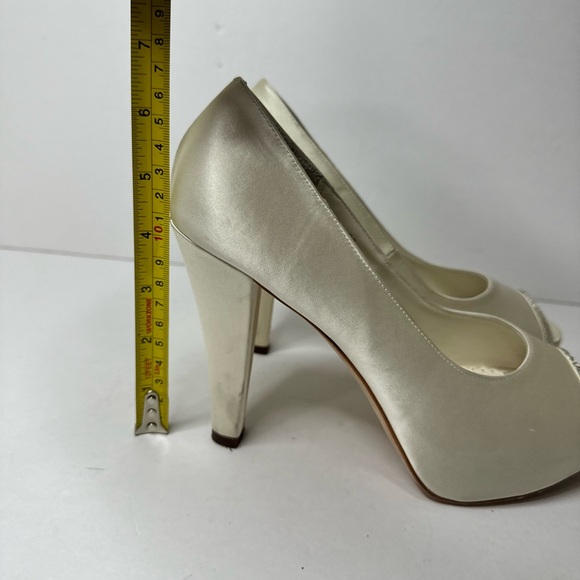 Benjamin Adams White Satin w/ Crystals Platform Heels Size 7.5 - Picture 10 of 10